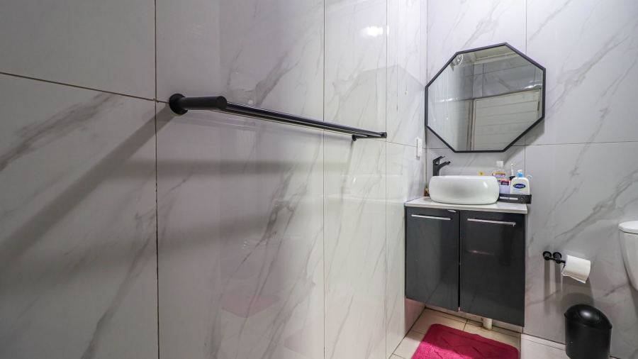 4 Bedroom Property for Sale in Savoy Estate Gauteng