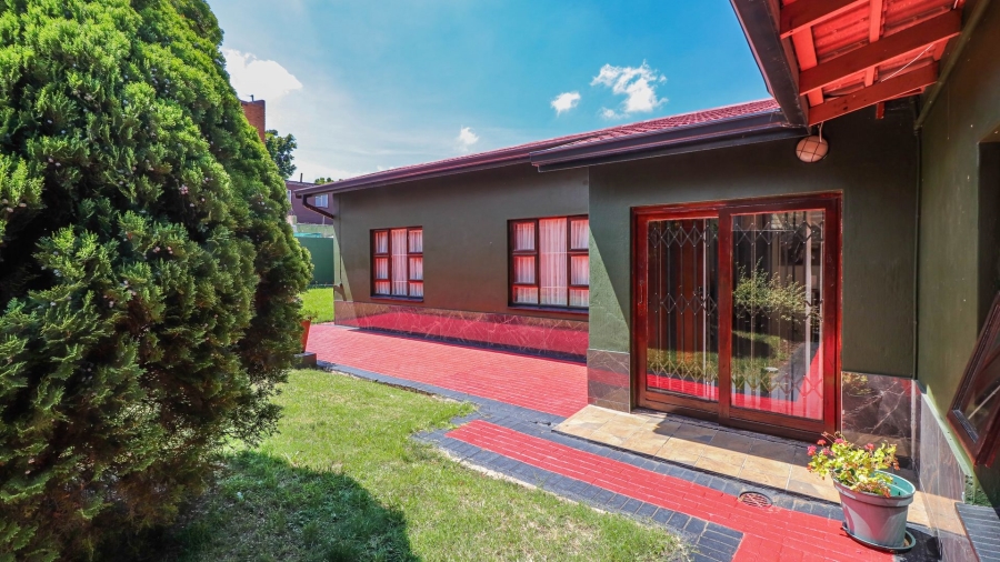 4 Bedroom Property for Sale in Savoy Estate Gauteng