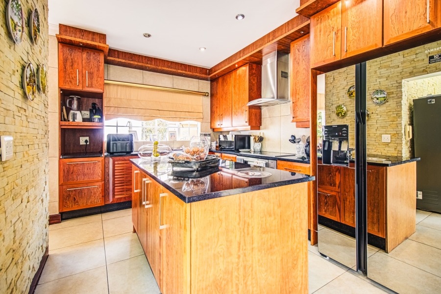 6 Bedroom Property for Sale in Rynfield Gauteng