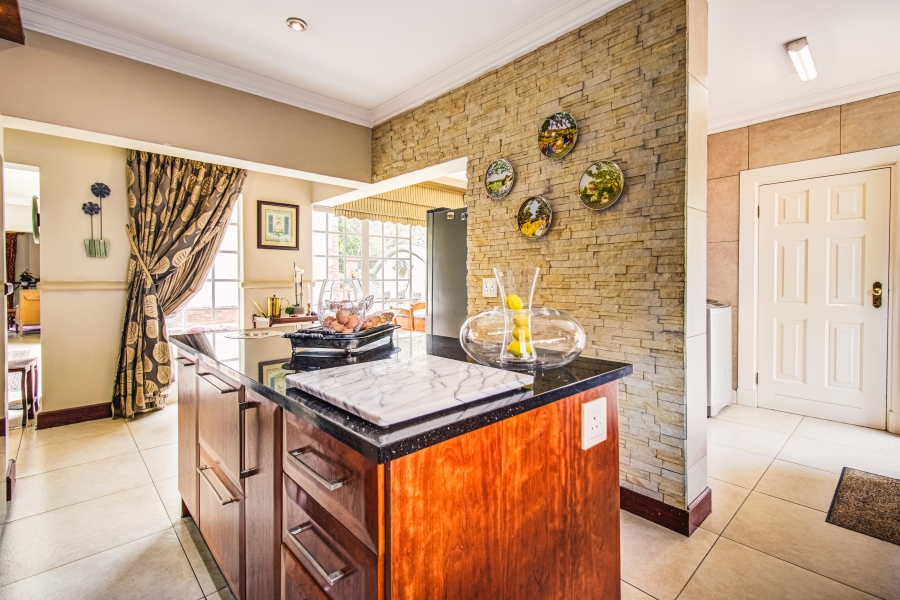 6 Bedroom Property for Sale in Rynfield Gauteng