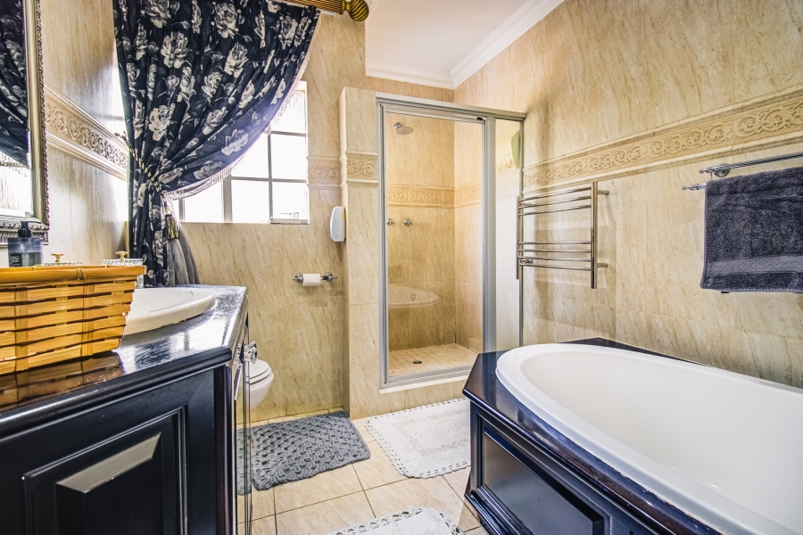 6 Bedroom Property for Sale in Rynfield Gauteng