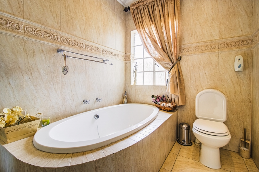 6 Bedroom Property for Sale in Rynfield Gauteng