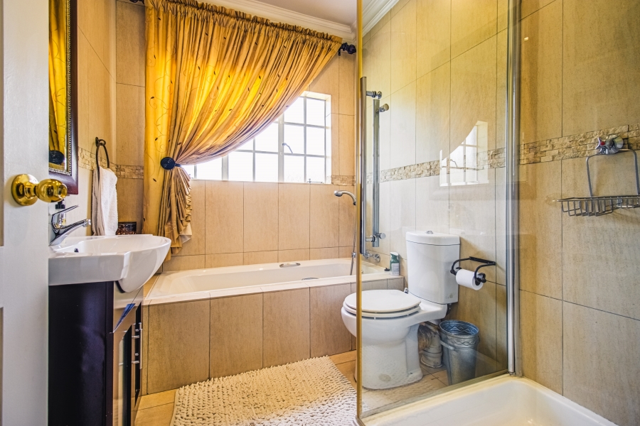 6 Bedroom Property for Sale in Rynfield Gauteng