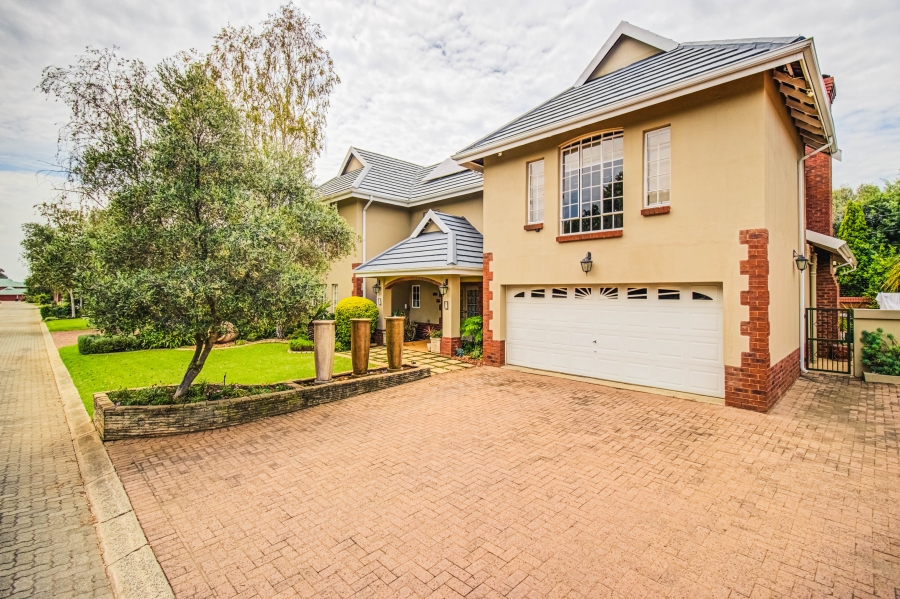 6 Bedroom Property for Sale in Rynfield Gauteng