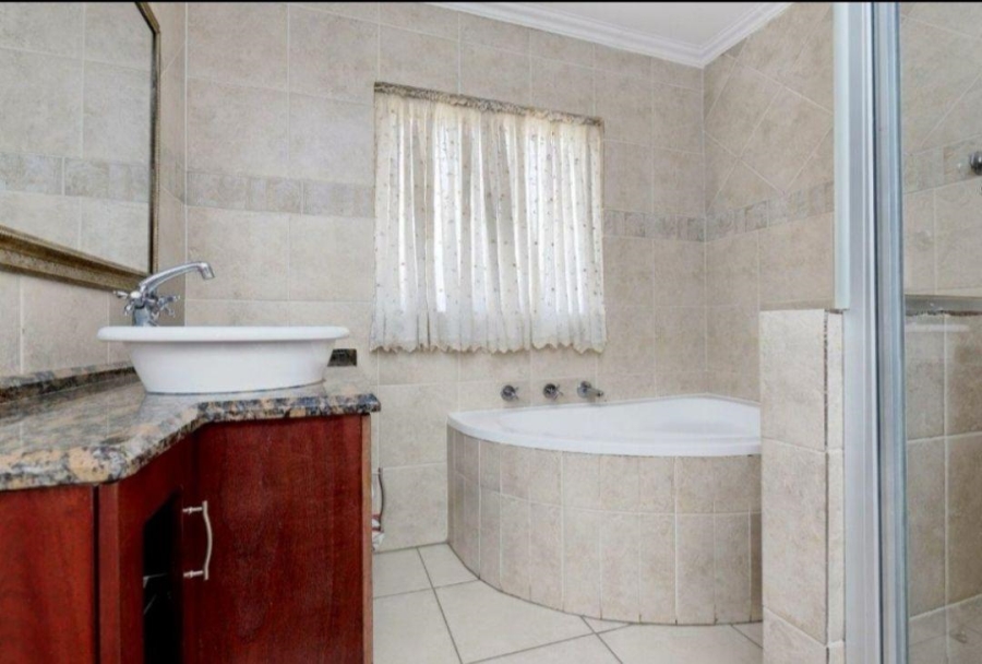 4 Bedroom Property for Sale in Forest Town Gauteng