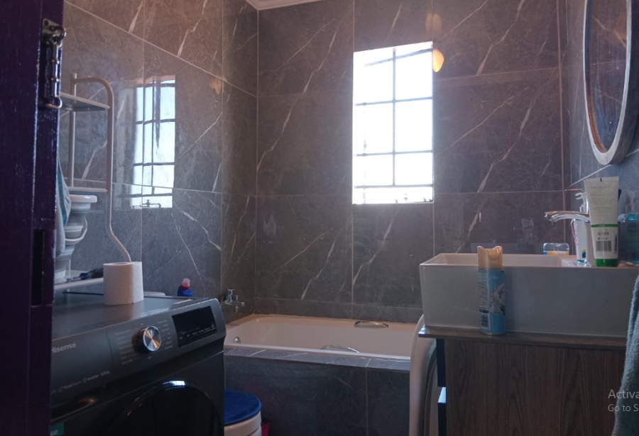 2 Bedroom Property for Sale in Albemarle Gauteng