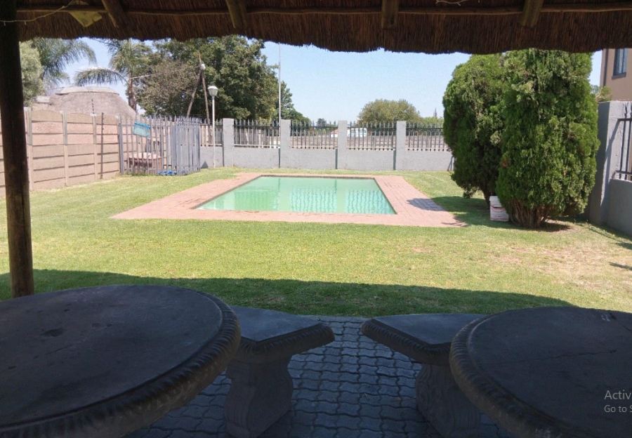 2 Bedroom Property for Sale in Albemarle Gauteng