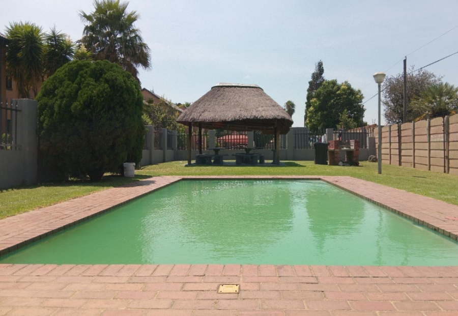 2 Bedroom Property for Sale in Albemarle Gauteng