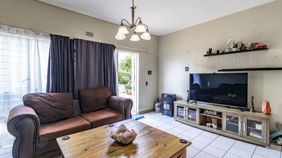 2 Bedroom Property for Sale in Sunnyrock Gauteng