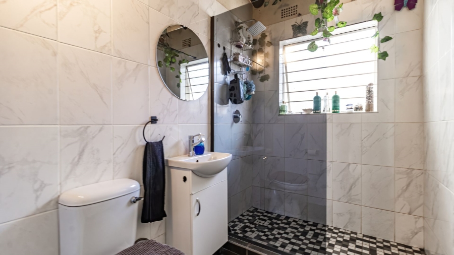 2 Bedroom Property for Sale in Sunnyrock Gauteng