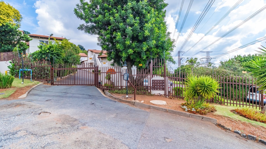 2 Bedroom Property for Sale in Sunnyrock Gauteng