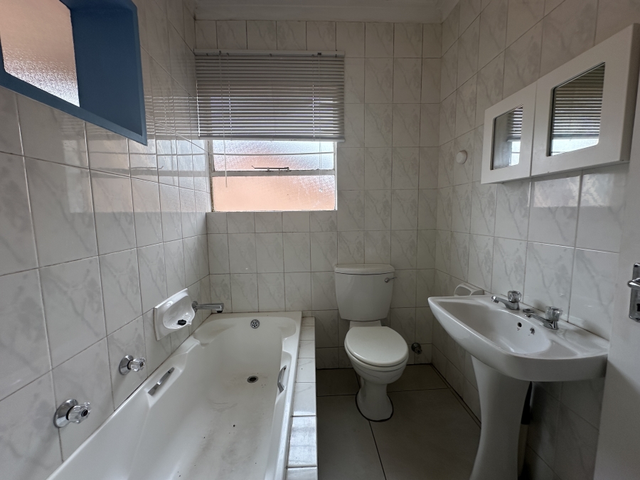 1 Bedroom Property for Sale in Linden Gauteng