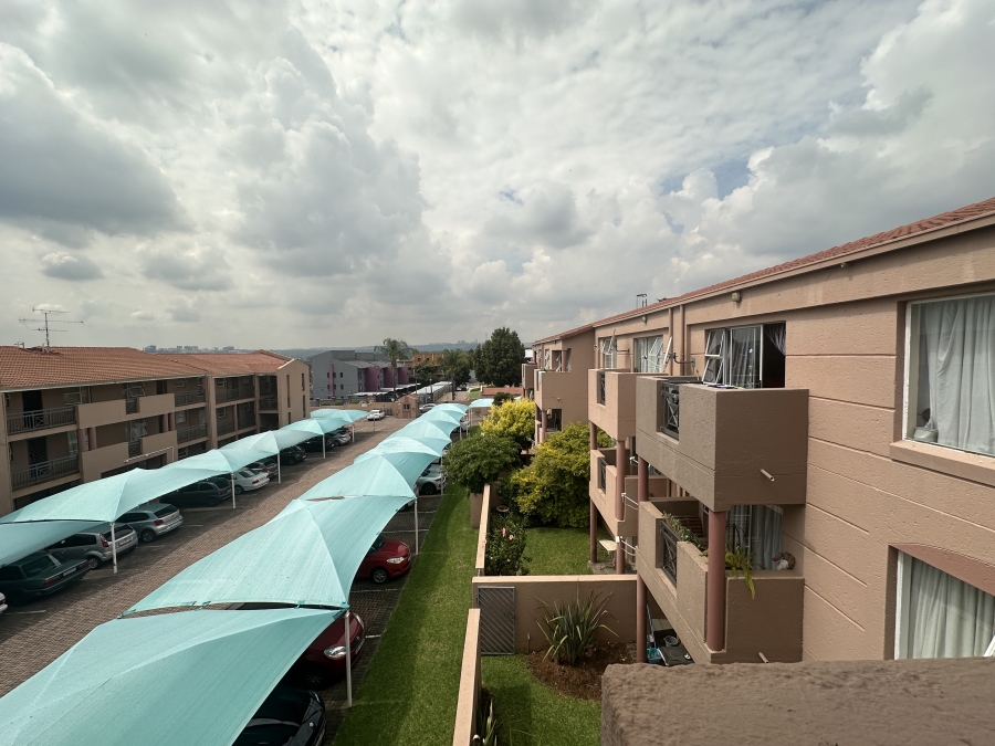 1 Bedroom Property for Sale in Linden Gauteng