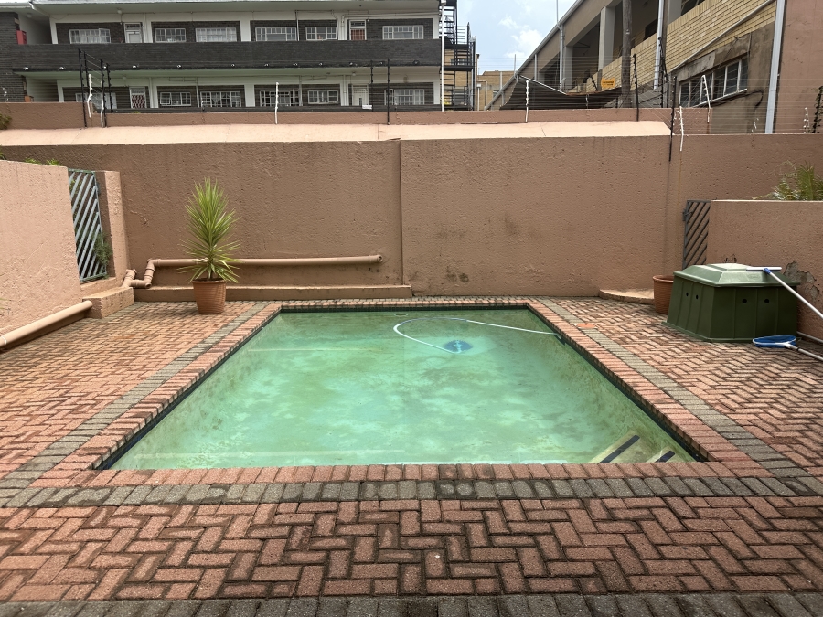 1 Bedroom Property for Sale in Linden Gauteng