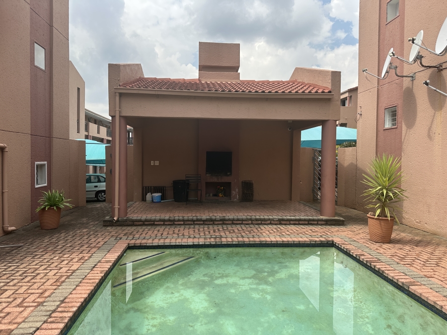 1 Bedroom Property for Sale in Linden Gauteng
