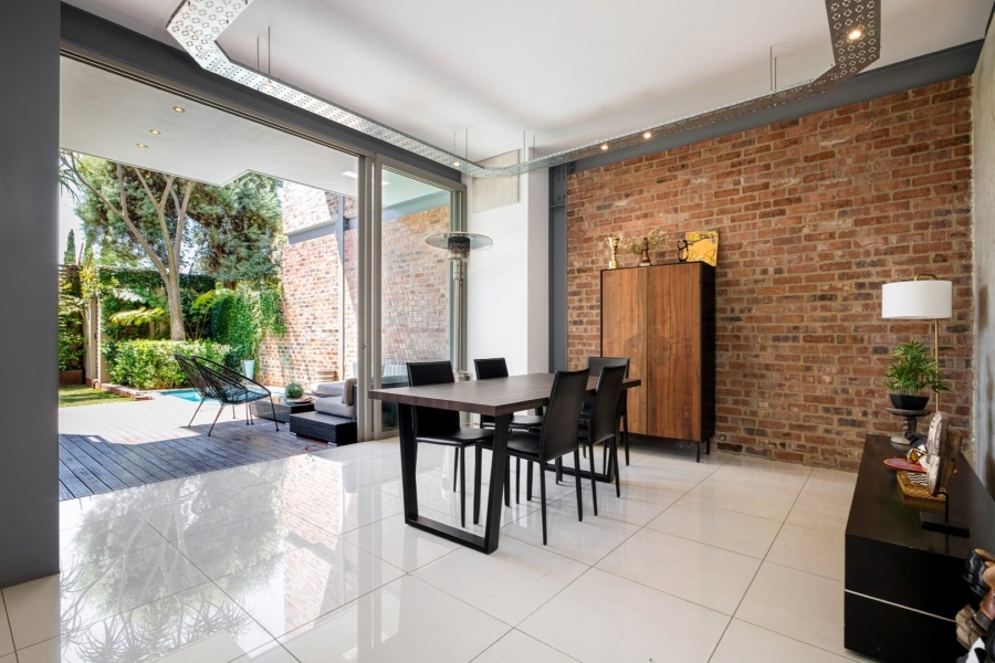 2 Bedroom Property for Sale in Dunkeld Gauteng