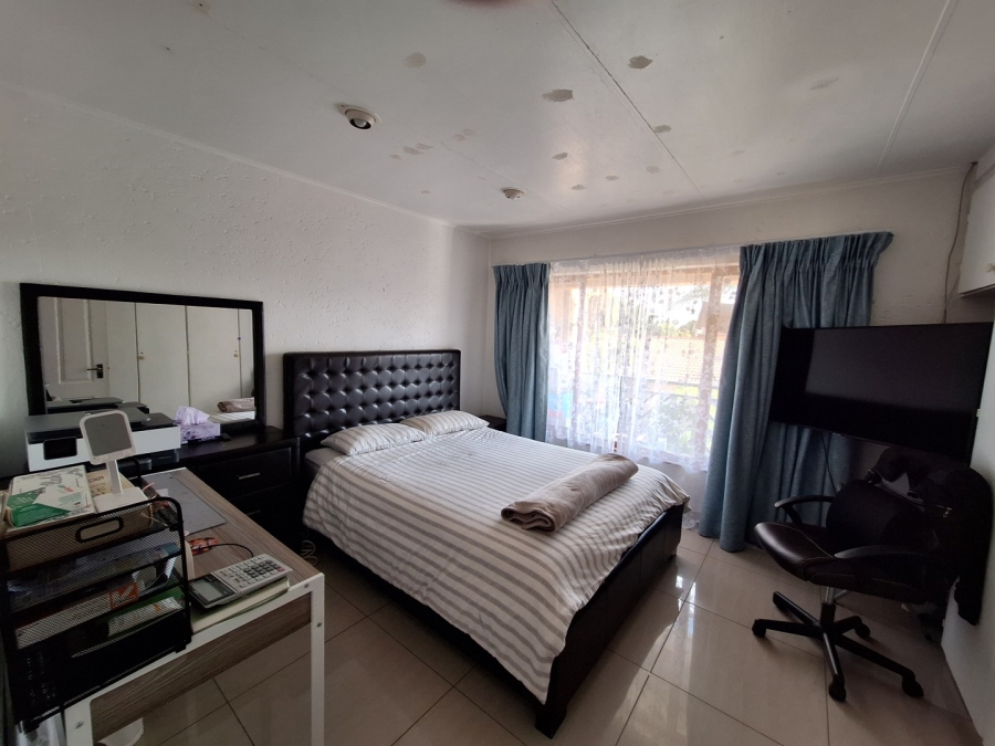 2 Bedroom Property for Sale in Fairland Gauteng