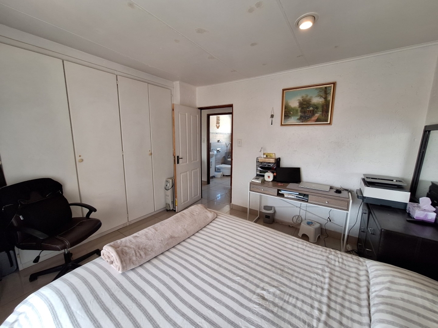 2 Bedroom Property for Sale in Fairland Gauteng