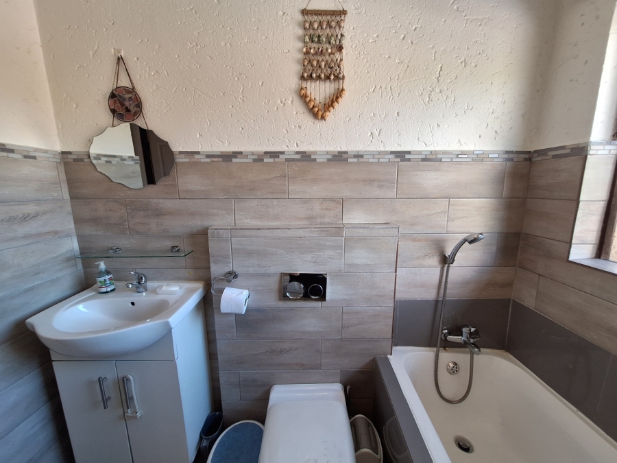 2 Bedroom Property for Sale in Fairland Gauteng