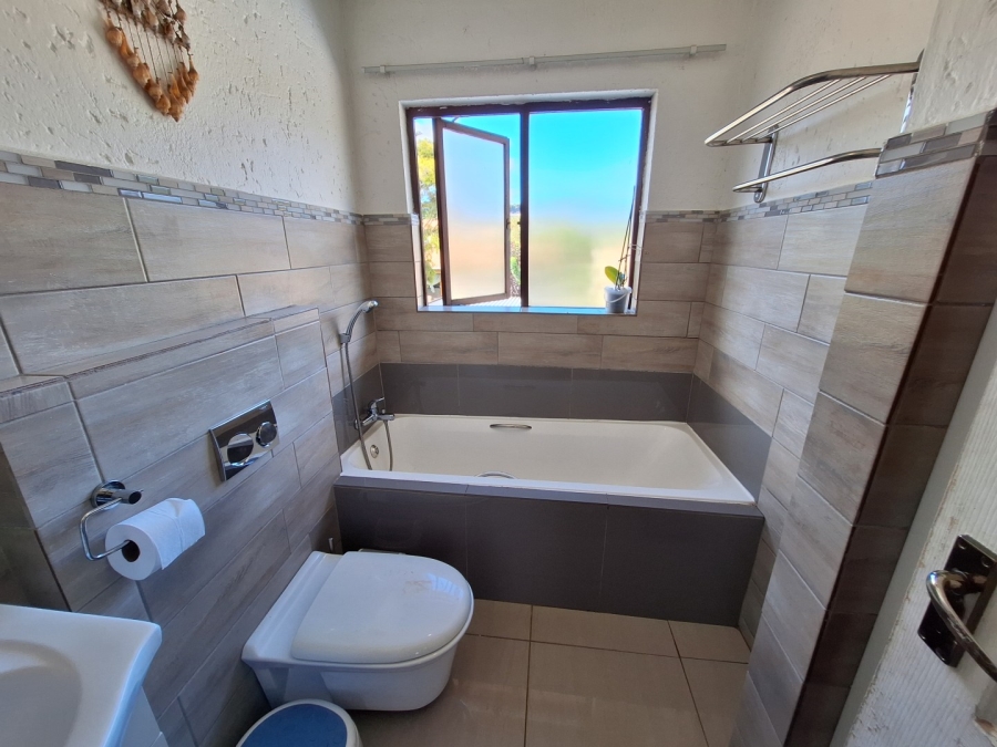 2 Bedroom Property for Sale in Fairland Gauteng