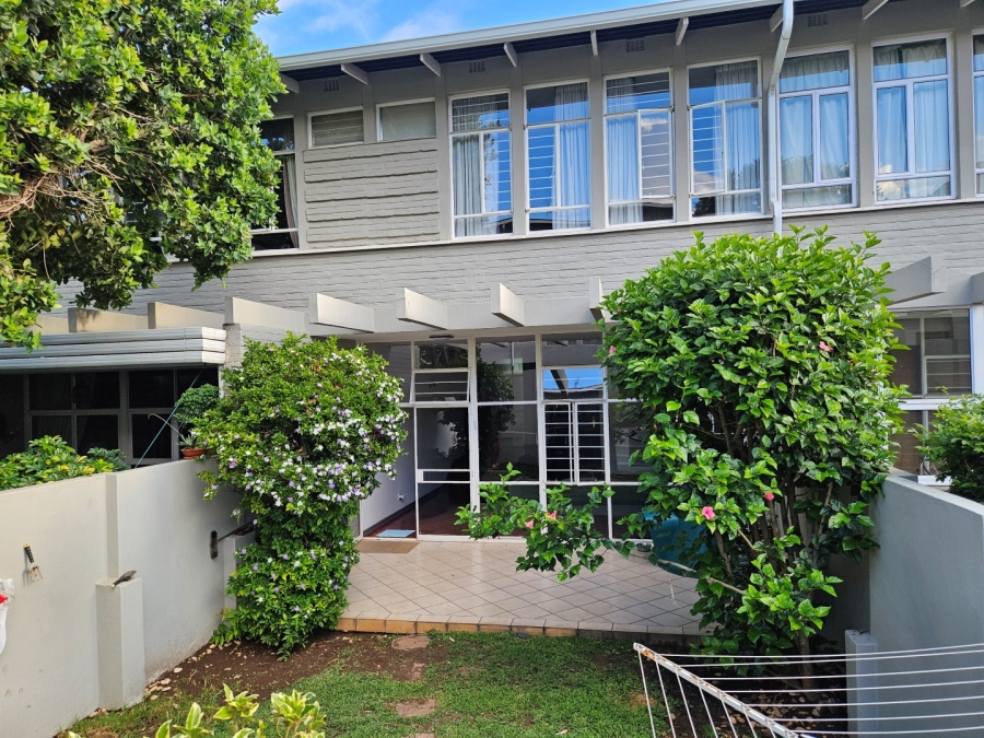 To Let 3 Bedroom Property for Rent in Illovo Gauteng