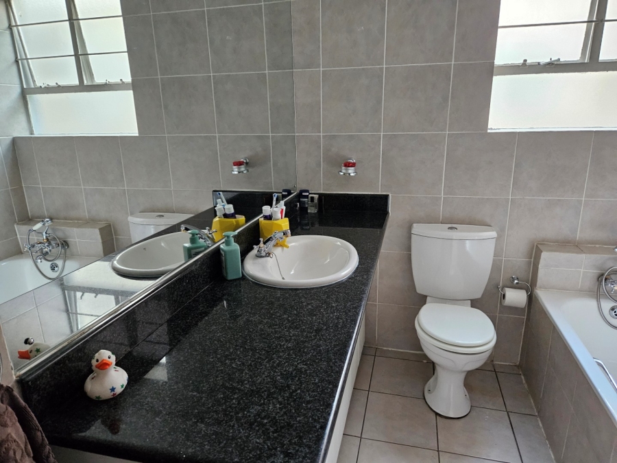To Let 3 Bedroom Property for Rent in Illovo Gauteng