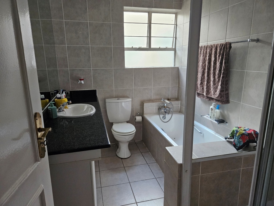 To Let 3 Bedroom Property for Rent in Illovo Gauteng