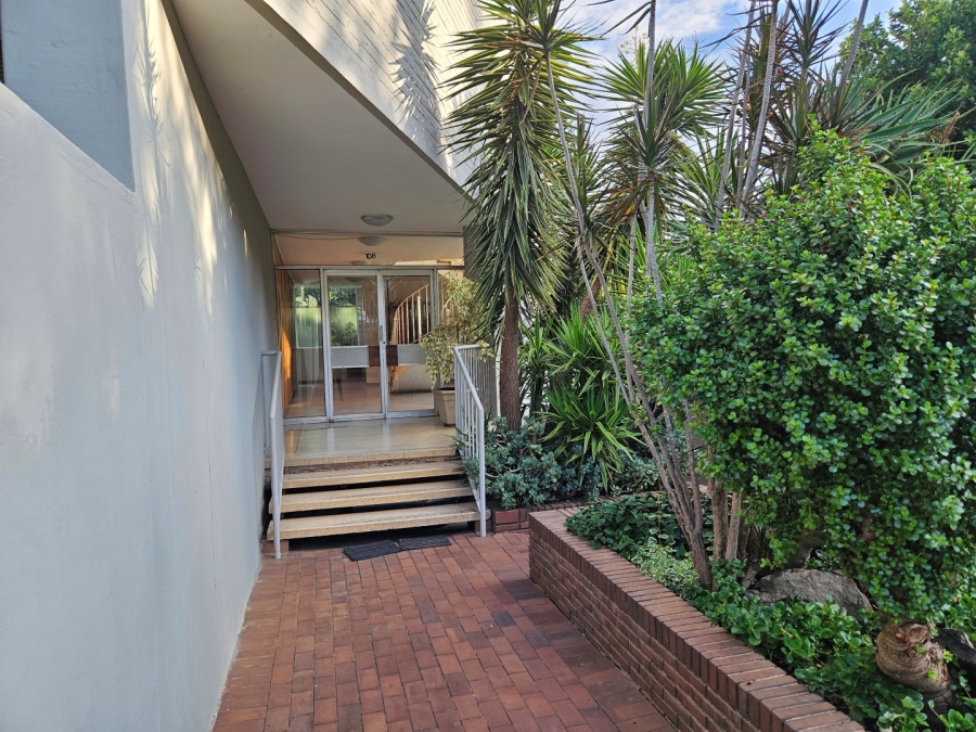 To Let 3 Bedroom Property for Rent in Illovo Gauteng