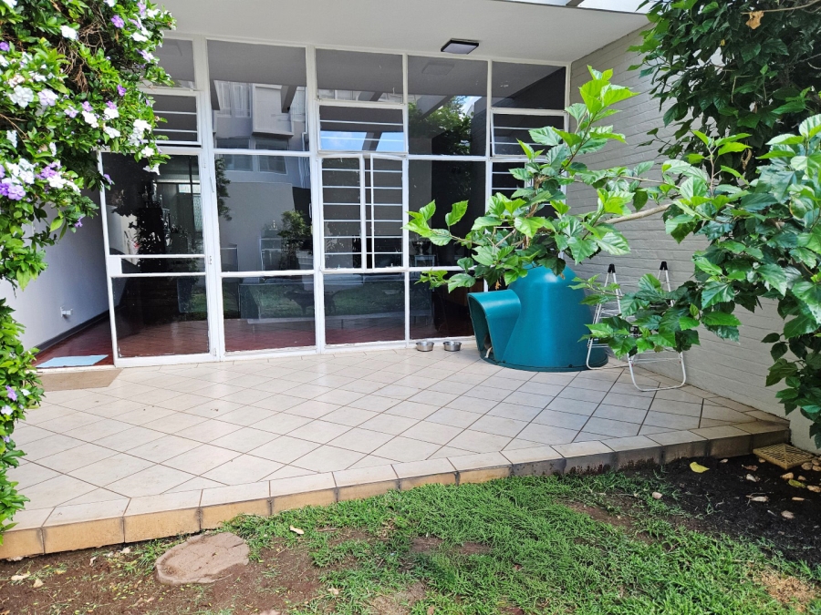 To Let 3 Bedroom Property for Rent in Illovo Gauteng