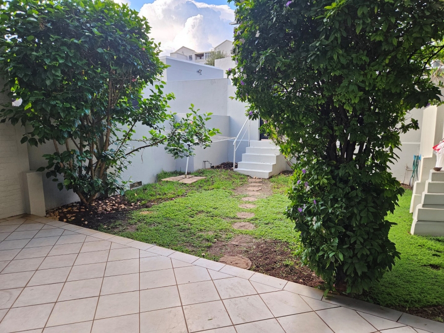 To Let 3 Bedroom Property for Rent in Illovo Gauteng