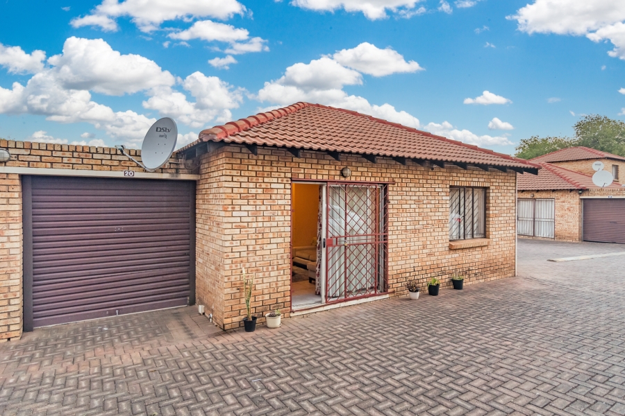 2 Bedroom Property for Sale in Witpoortjie Gauteng