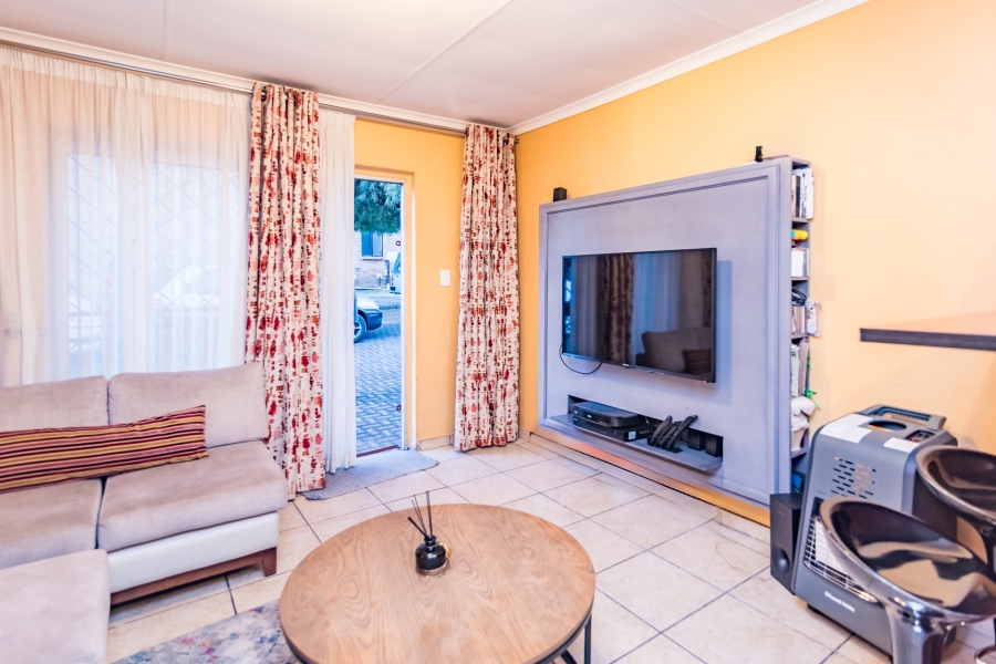 2 Bedroom Property for Sale in Witpoortjie Gauteng