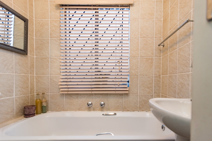 2 Bedroom Property for Sale in Witpoortjie Gauteng