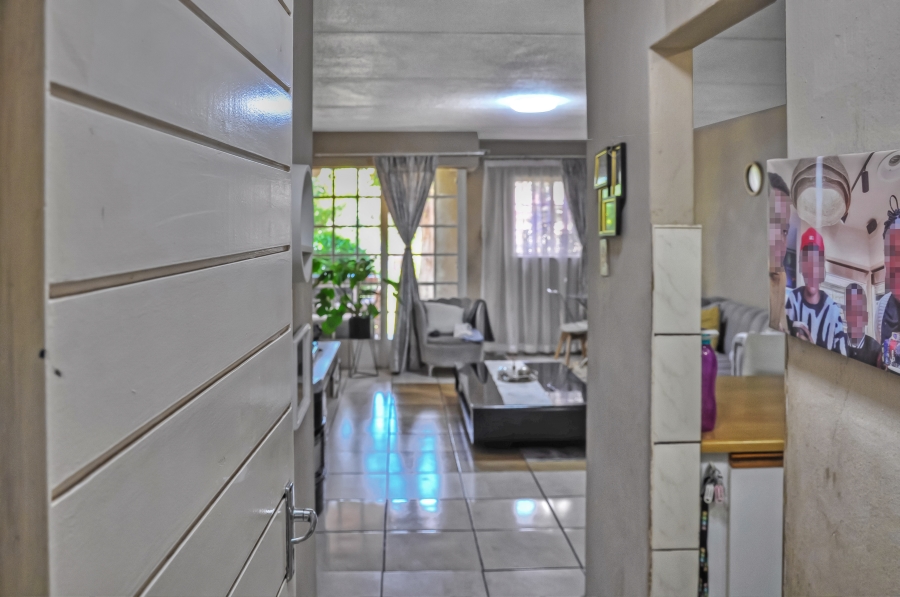 2 Bedroom Property for Sale in Erand Gardens Gauteng