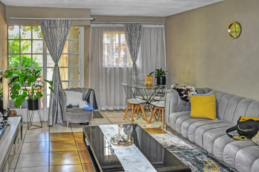 2 Bedroom Property for Sale in Erand Gardens Gauteng