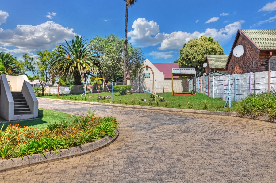 2 Bedroom Property for Sale in Erand Gardens Gauteng