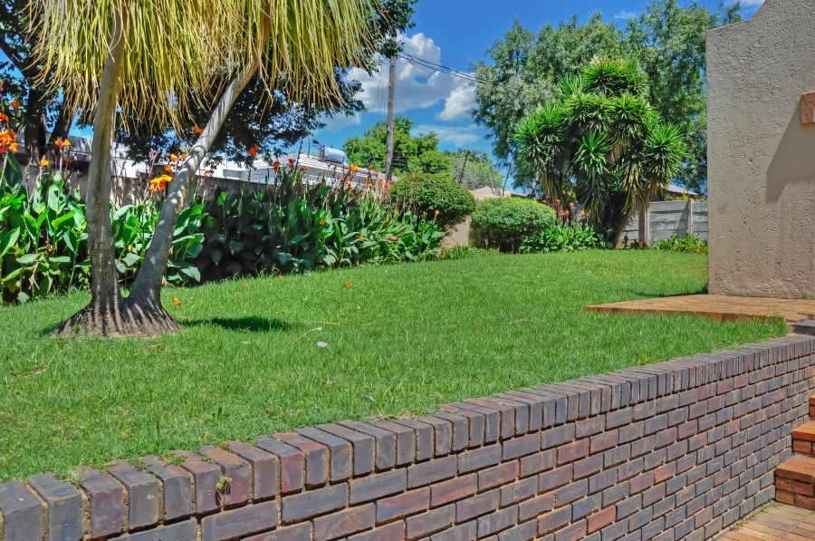 2 Bedroom Property for Sale in Erand Gardens Gauteng