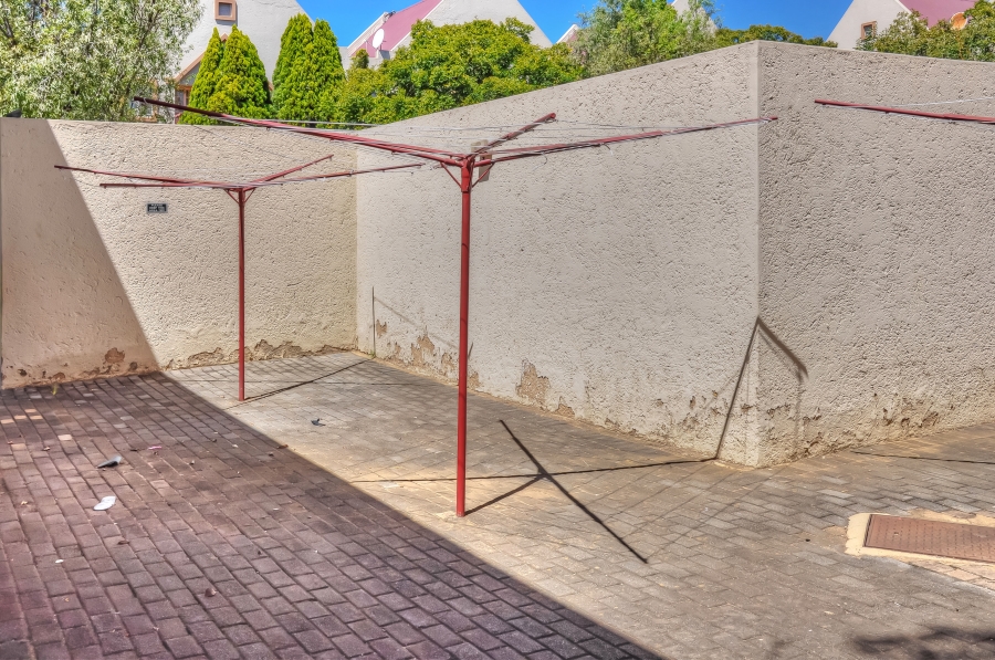 2 Bedroom Property for Sale in Erand Gardens Gauteng