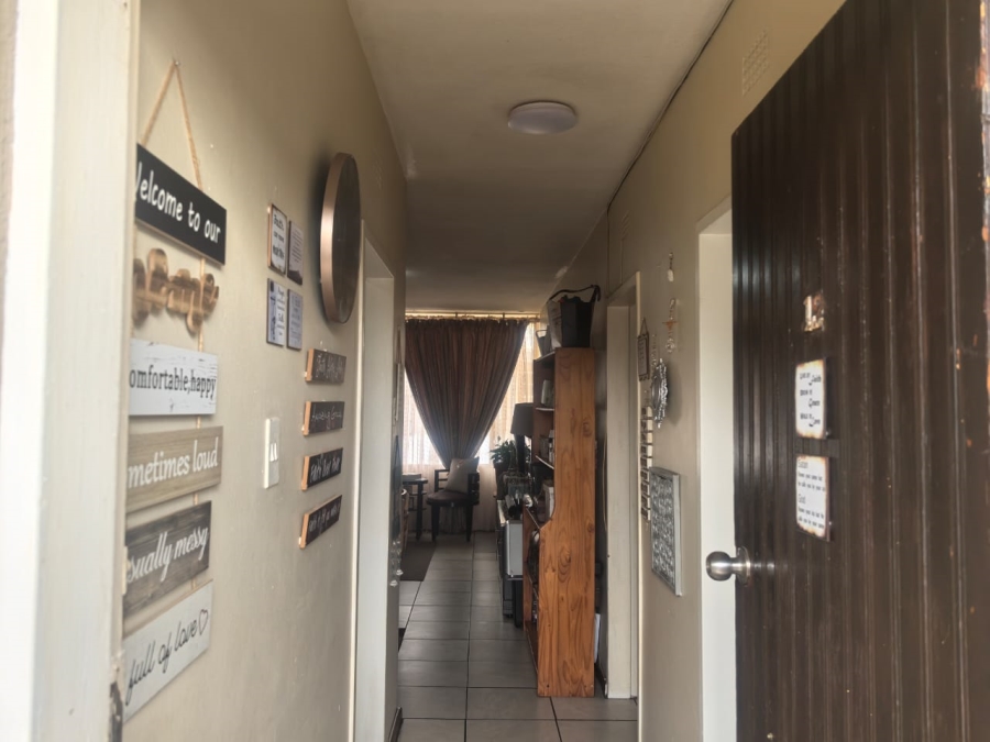 1 Bedroom Property for Sale in Witpoortjie Gauteng