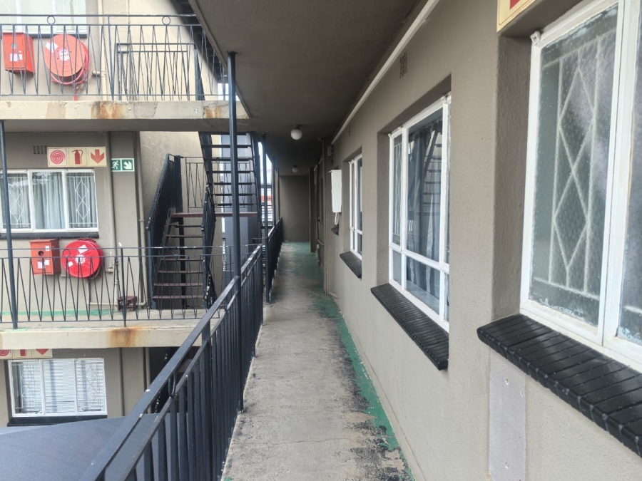 1 Bedroom Property for Sale in Witpoortjie Gauteng