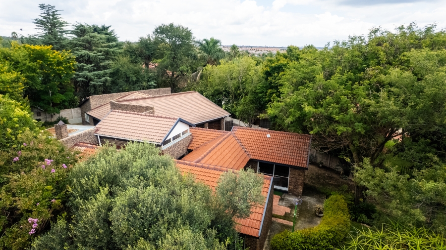 5 Bedroom Property for Sale in The Reeds Gauteng