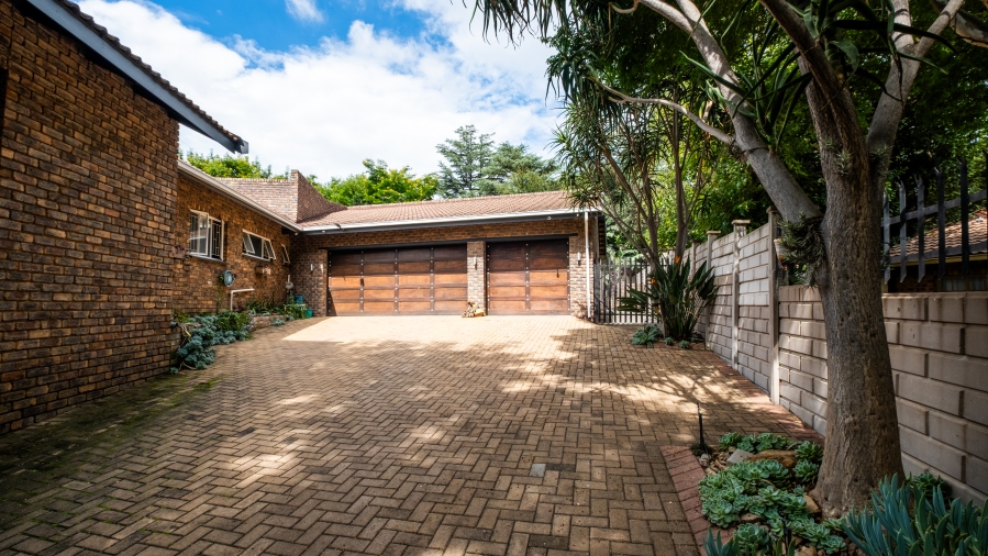 5 Bedroom Property for Sale in The Reeds Gauteng
