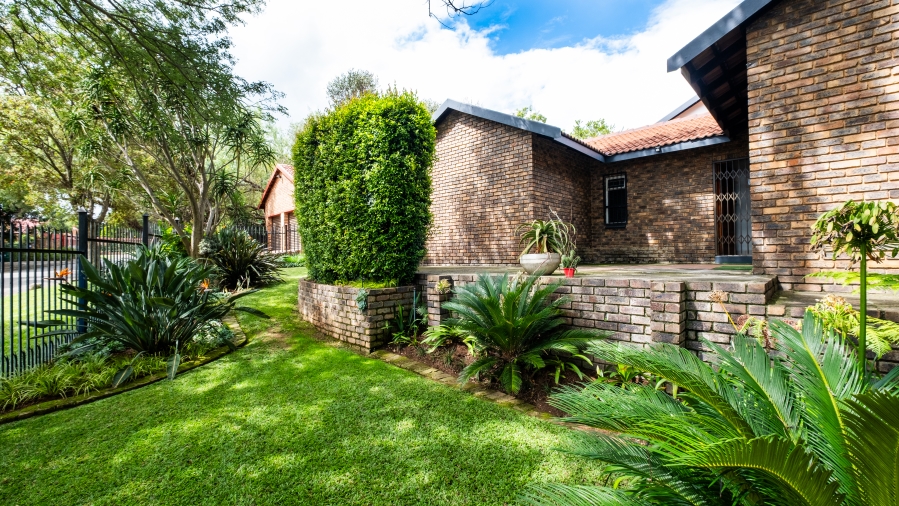 5 Bedroom Property for Sale in The Reeds Gauteng