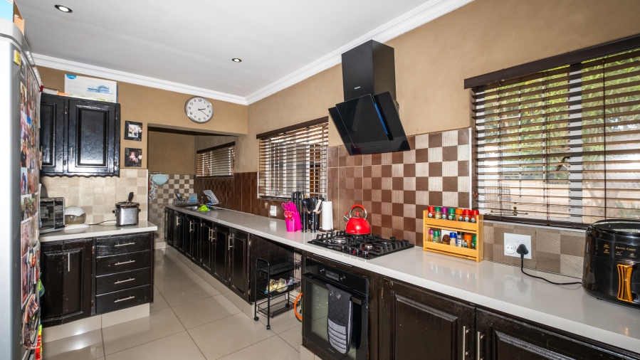 5 Bedroom Property for Sale in The Reeds Gauteng