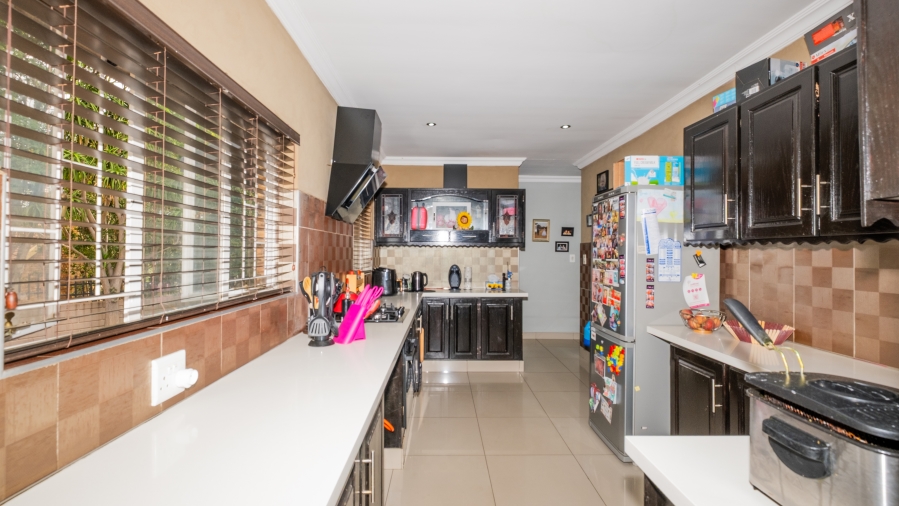 5 Bedroom Property for Sale in The Reeds Gauteng