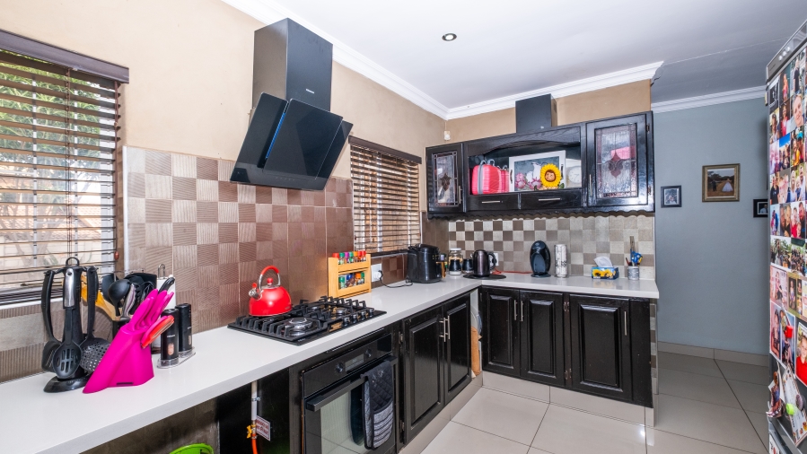 5 Bedroom Property for Sale in The Reeds Gauteng