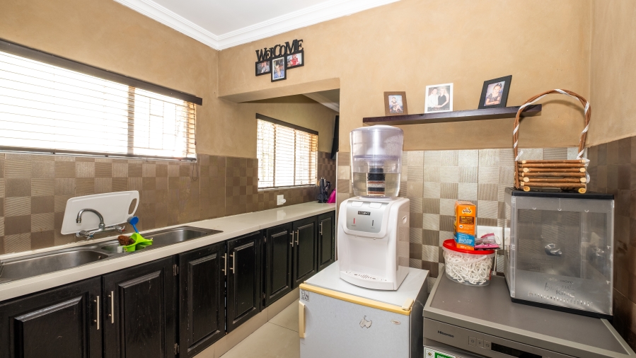 5 Bedroom Property for Sale in The Reeds Gauteng