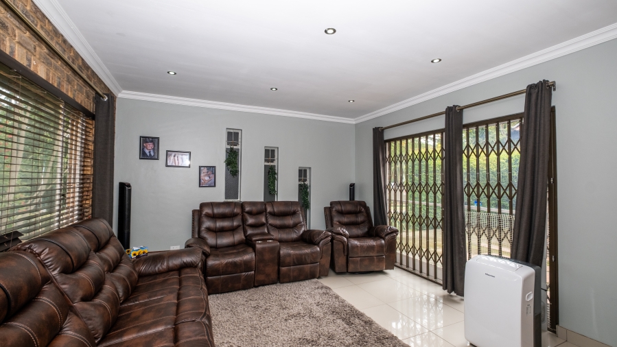 5 Bedroom Property for Sale in The Reeds Gauteng