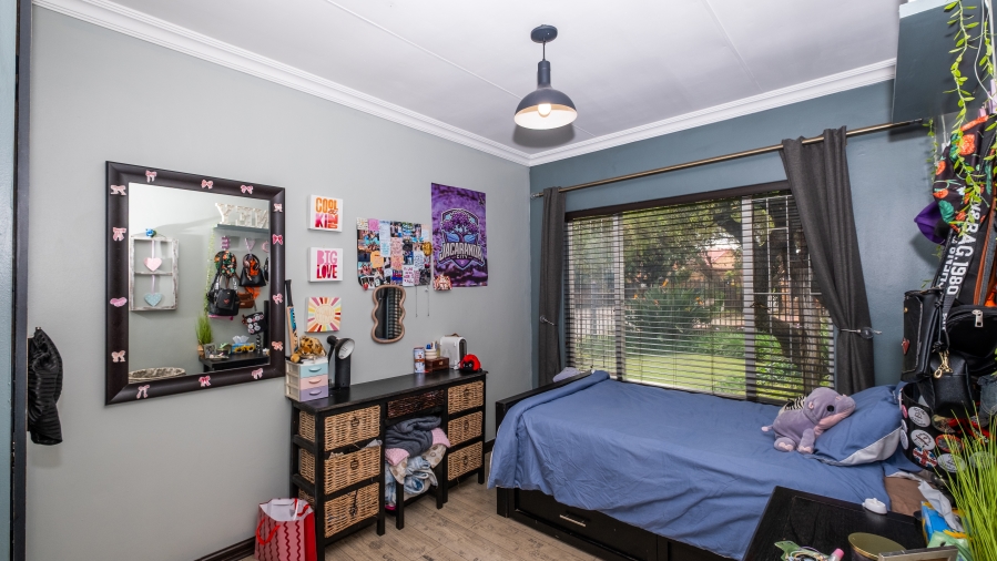 5 Bedroom Property for Sale in The Reeds Gauteng