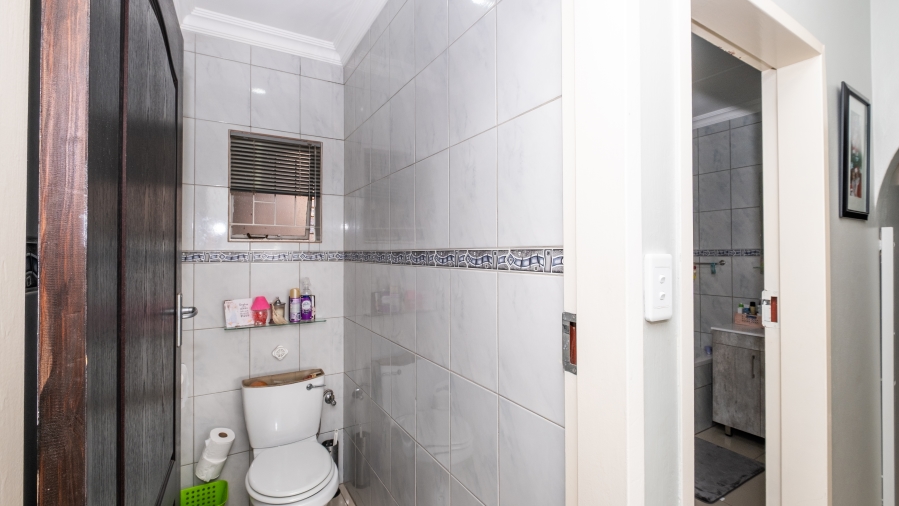 5 Bedroom Property for Sale in The Reeds Gauteng